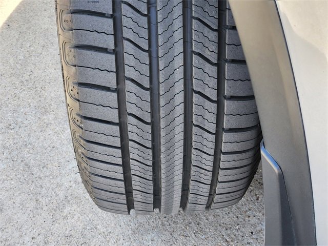 Used 2017 Honda HR-V EX-L image 2