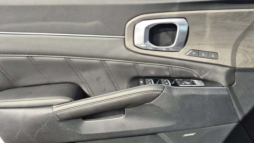 Used 2024 Kia Sorento SX Prestige image 7