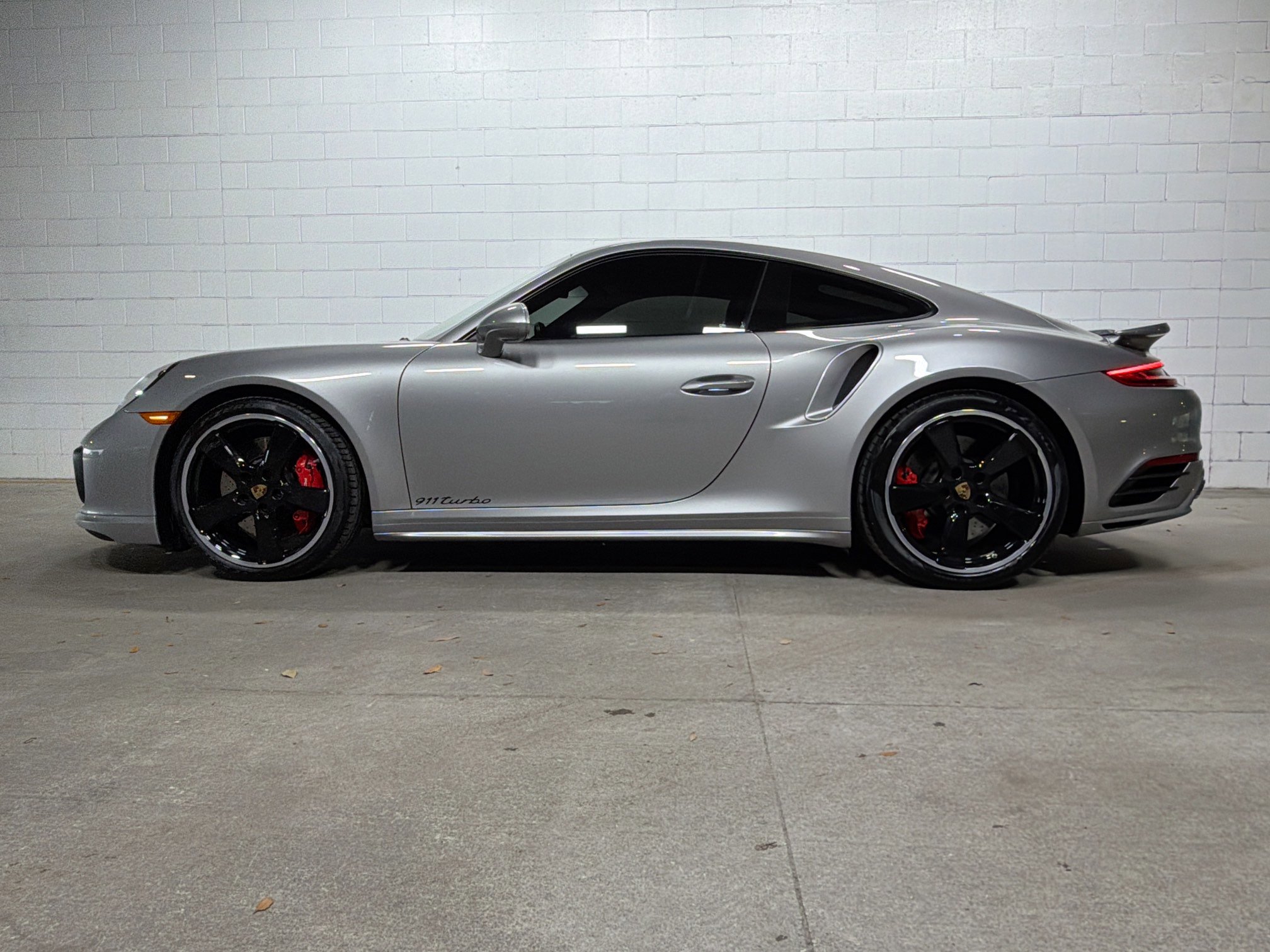Used 2019 Porsche 911 Turbo image 2