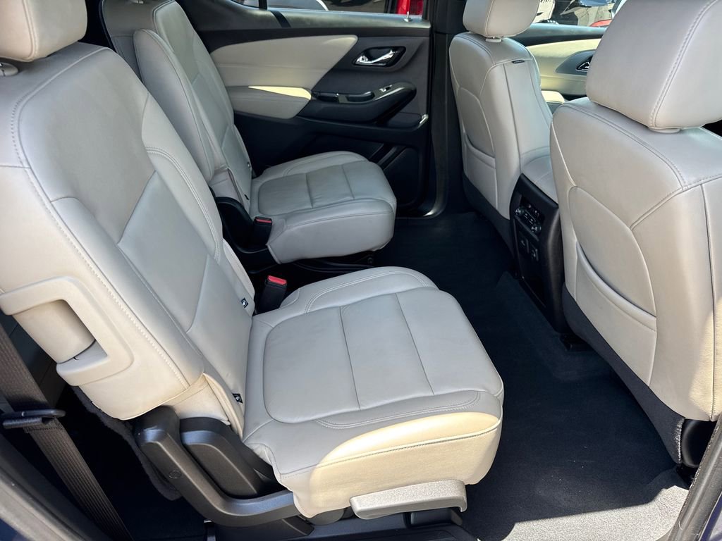Used 2022 Chevrolet Traverse LT w/ LT Premium Package FWD image 18