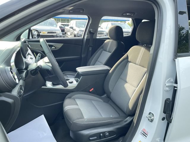 Used 2025 Chevrolet Blazer LT FWD image 18
