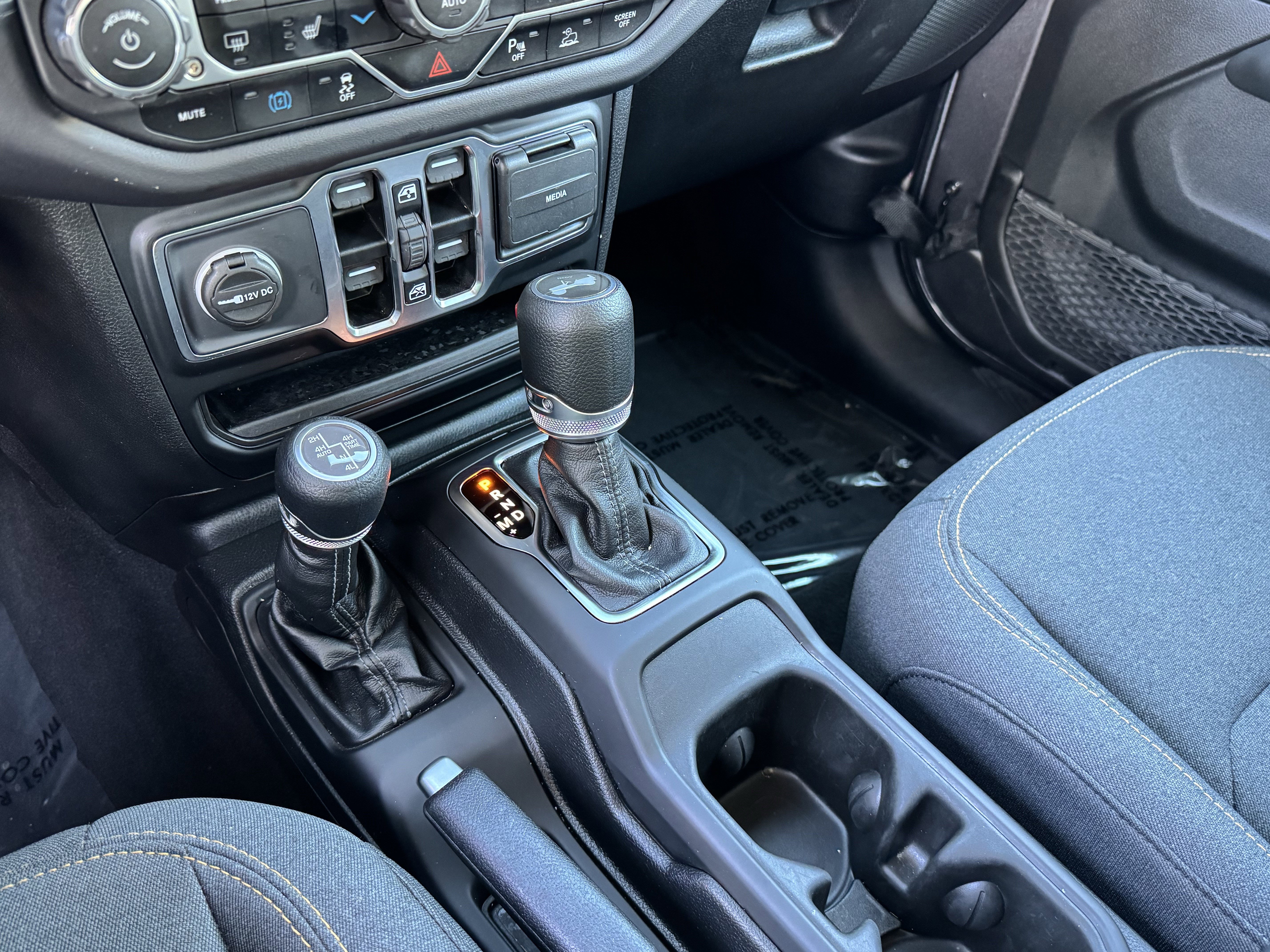 Used 2025 Jeep Wrangler Unlimited Sahara w/ Safety Group AWD/4WD image 24