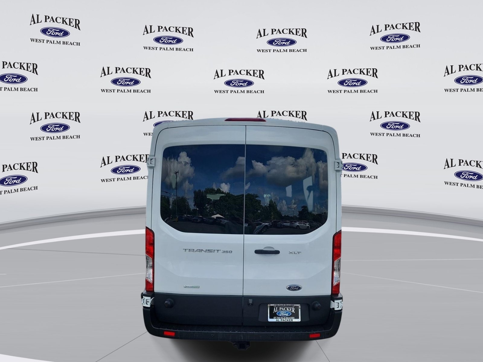 Used 2015 Ford Transit 350 XLT RWD image 4