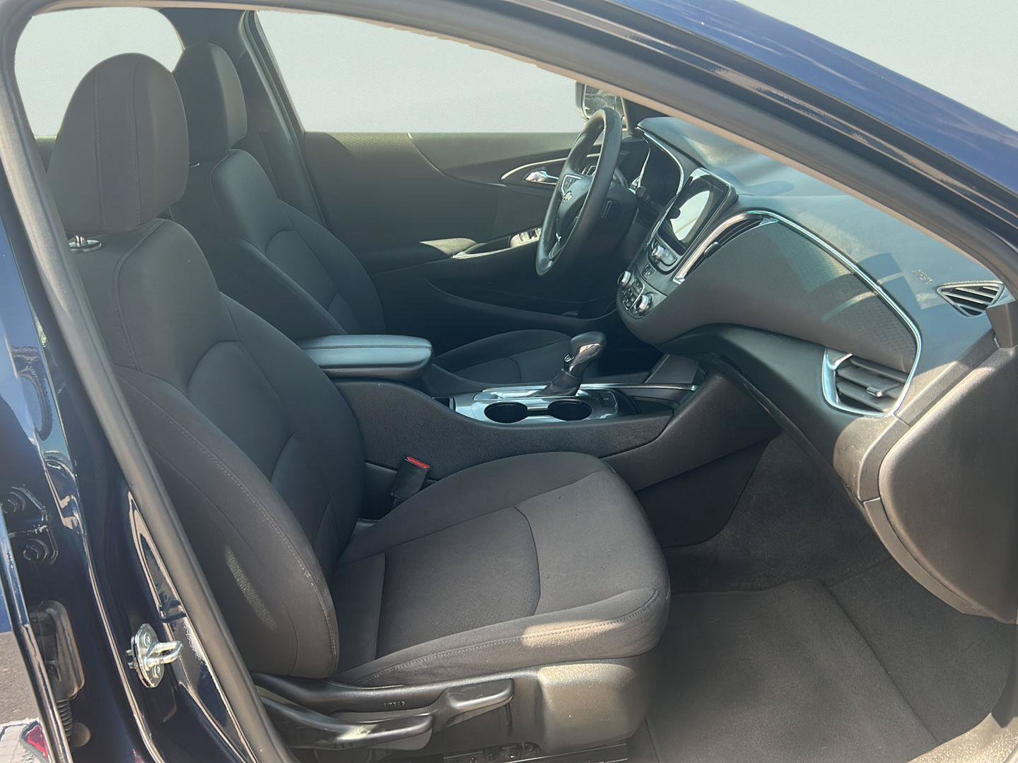 Used 2021 Chevrolet Malibu LT FWD image 23