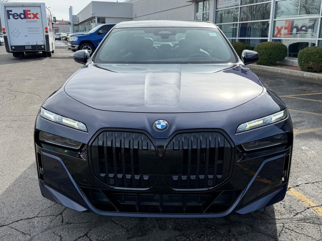 Used 2023 BMW 760i xDrive w/ Executive Package AWD/4WD image 9