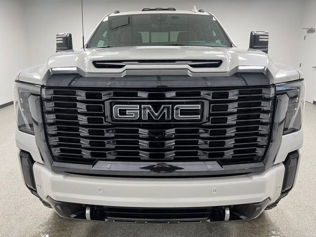 Used 2024 GMC Sierra 2500 Denali Ultimate AWD/4WD image 3
