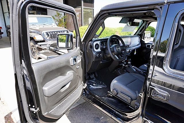 New 2025 Jeep Gladiator Sport S image 43