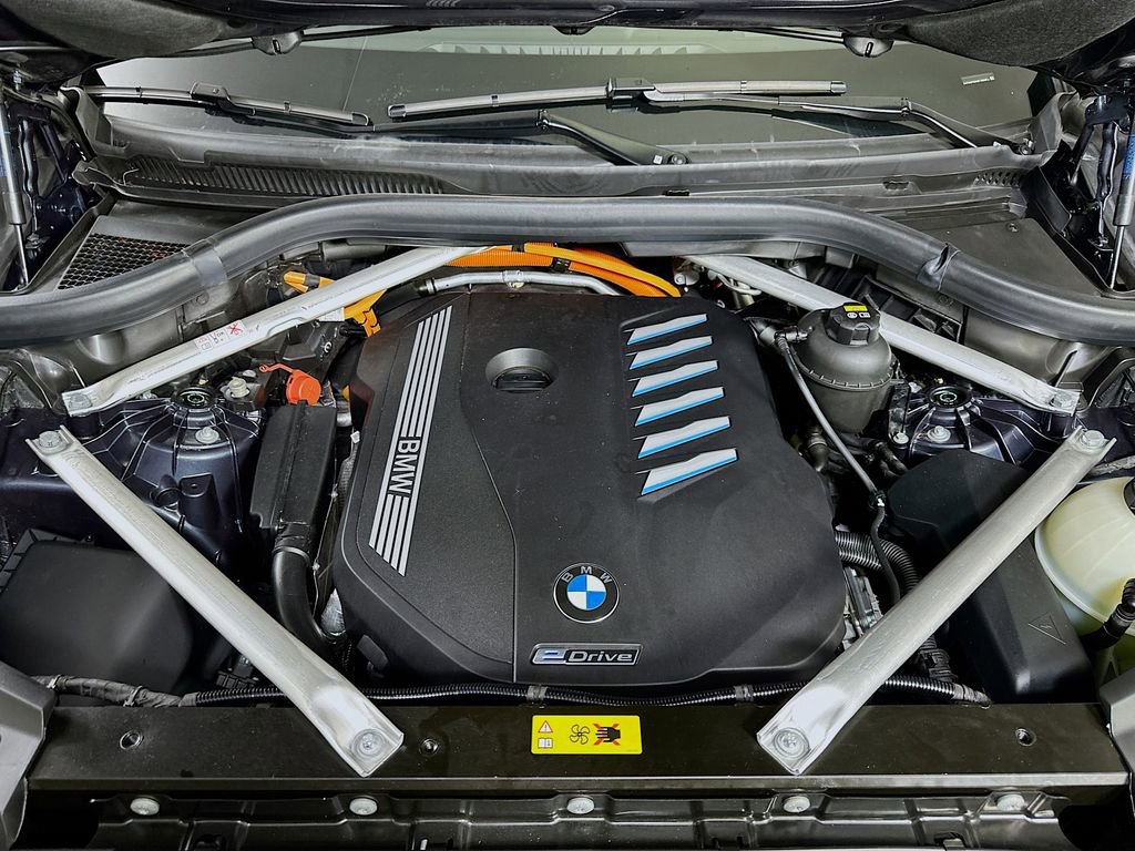 Used 2022 BMW X5 xDrive45e w/ M Sport Package image 9