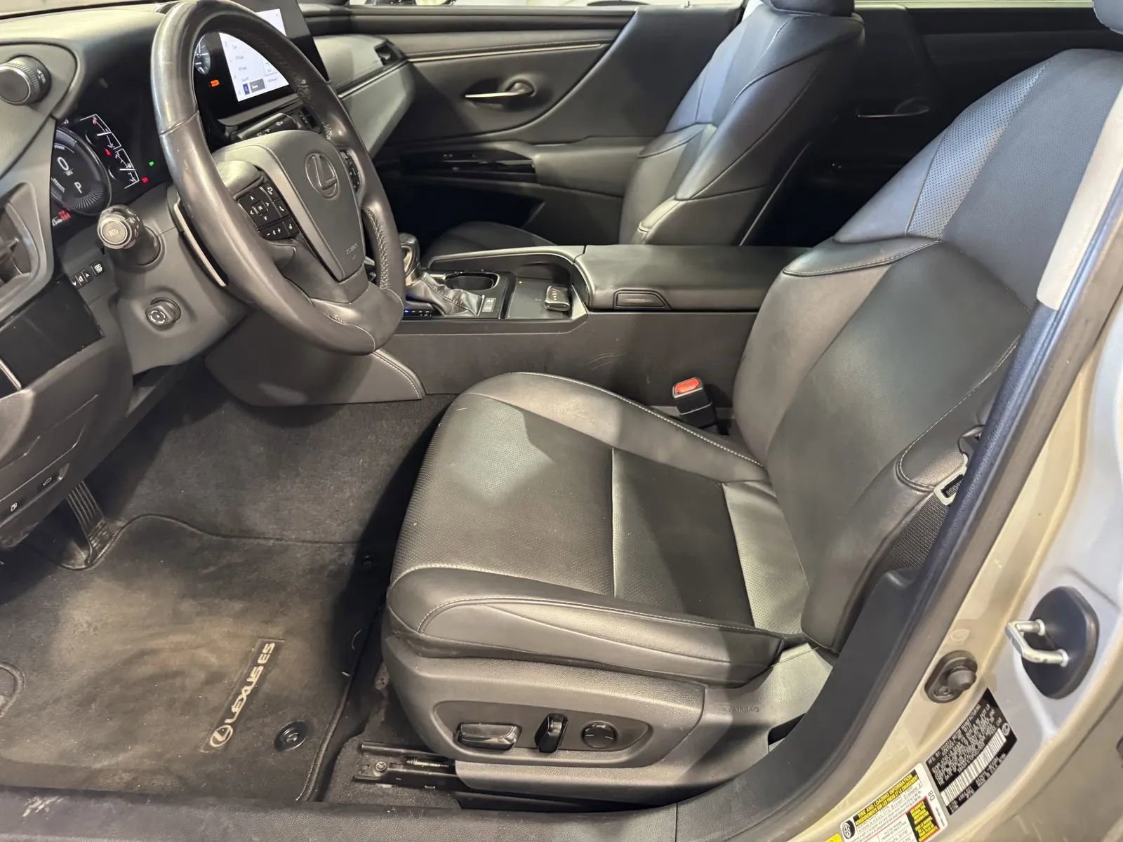 Used 2023 Lexus ES 300h w/ Premium Package image 11