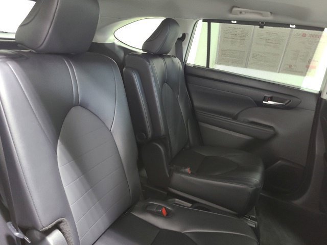 Used 2026 Toyota Highlander XLE AWD/4WD image 13