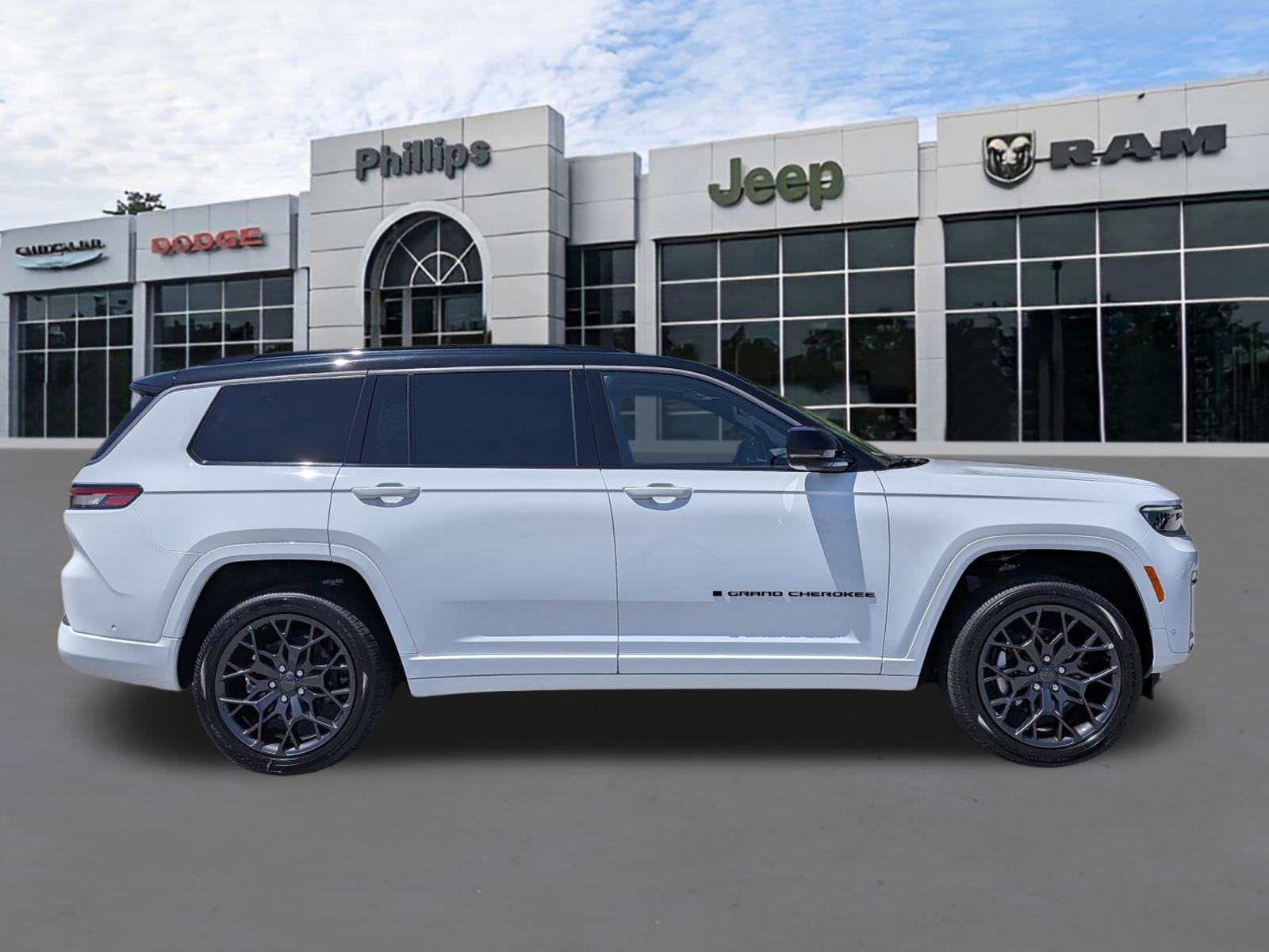 New 2026 Jeep Grand Cherokee L Summit AWD/4WD image 2