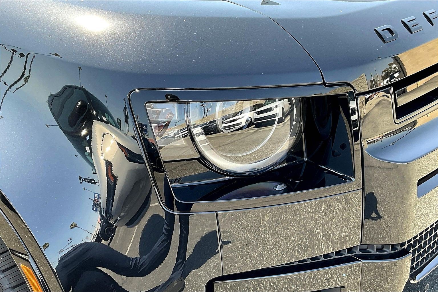 New 2026 Land Rover Defender 110 X-Dynamic SE AWD/4WD image 17