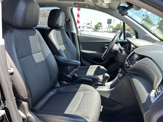 Used 2020 Chevrolet Trax LT w/ Sun & Sound Package FWD image 26