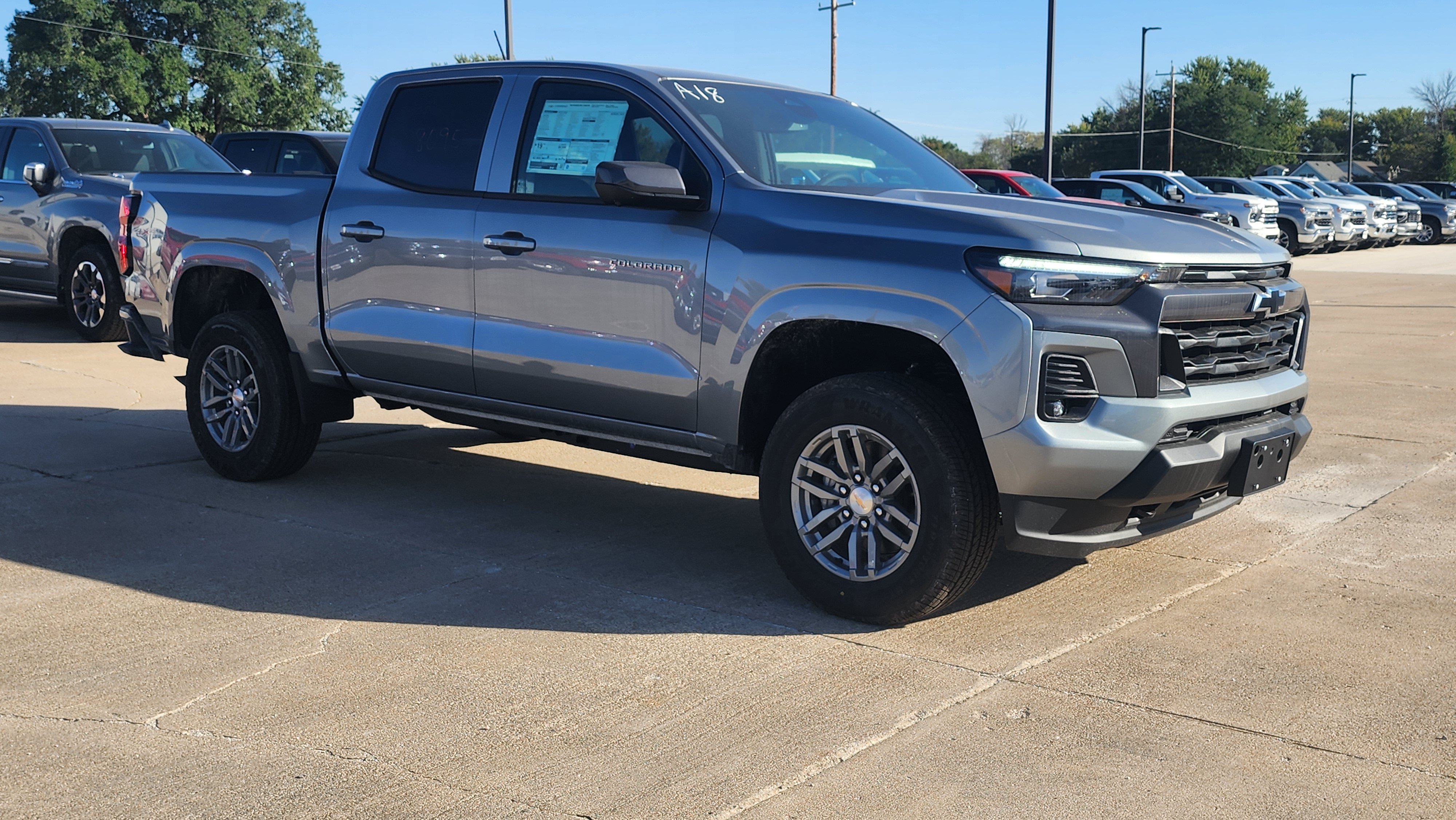 New 2026 Chevrolet Colorado LT w/ LT Convenience Package AWD/4WD image 2