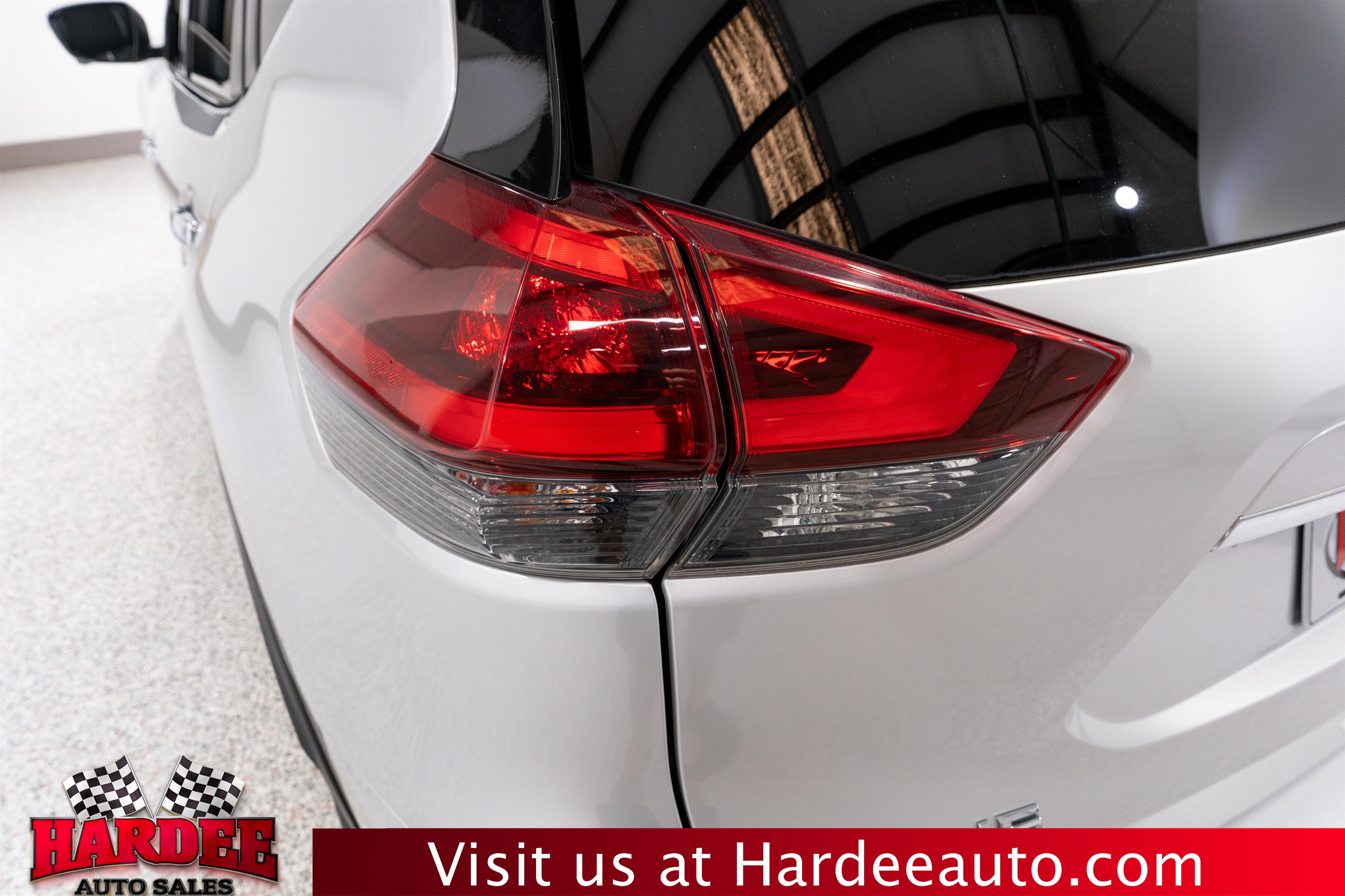 Used 2018 Nissan Rogue SL FWD image 9