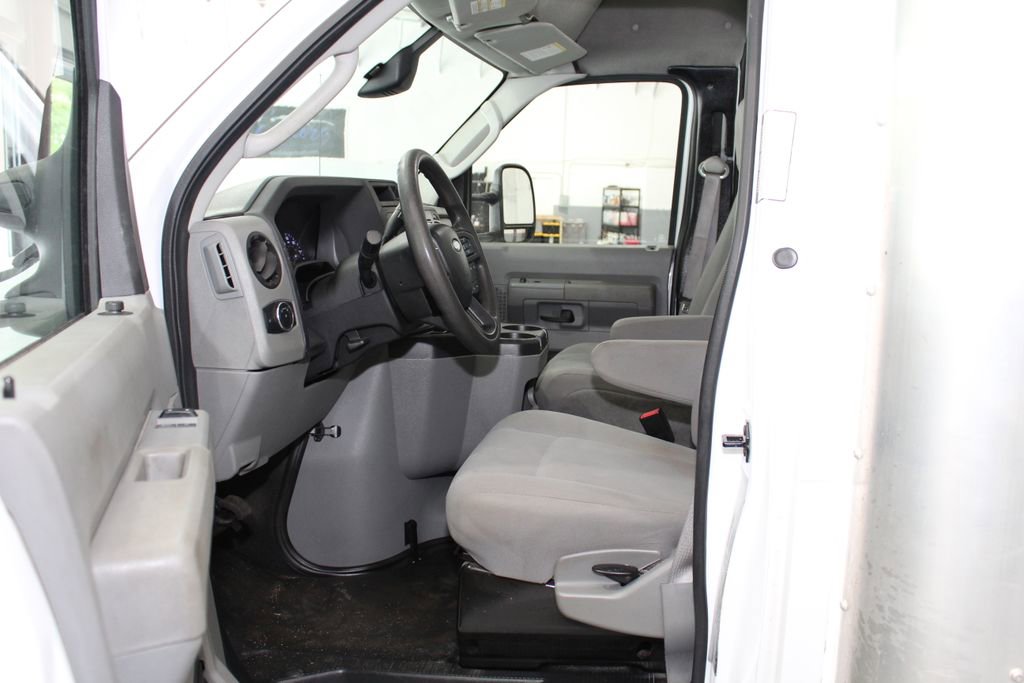 Used 2022 Ford E-450 and Econoline 450 Super Duty RWD image 7