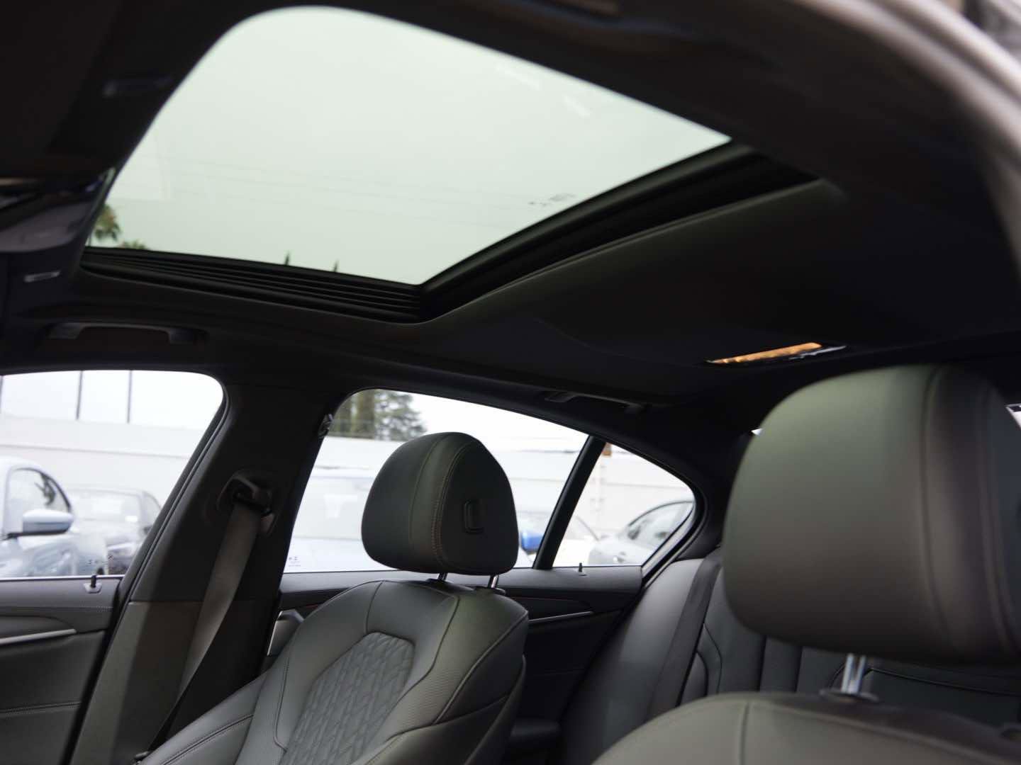 Used 2022 BMW 530i w/ Premium Package RWD image 16