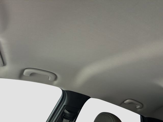 Used 2022 Chevrolet Bolt EUV LT w/ Comfort Package image 22