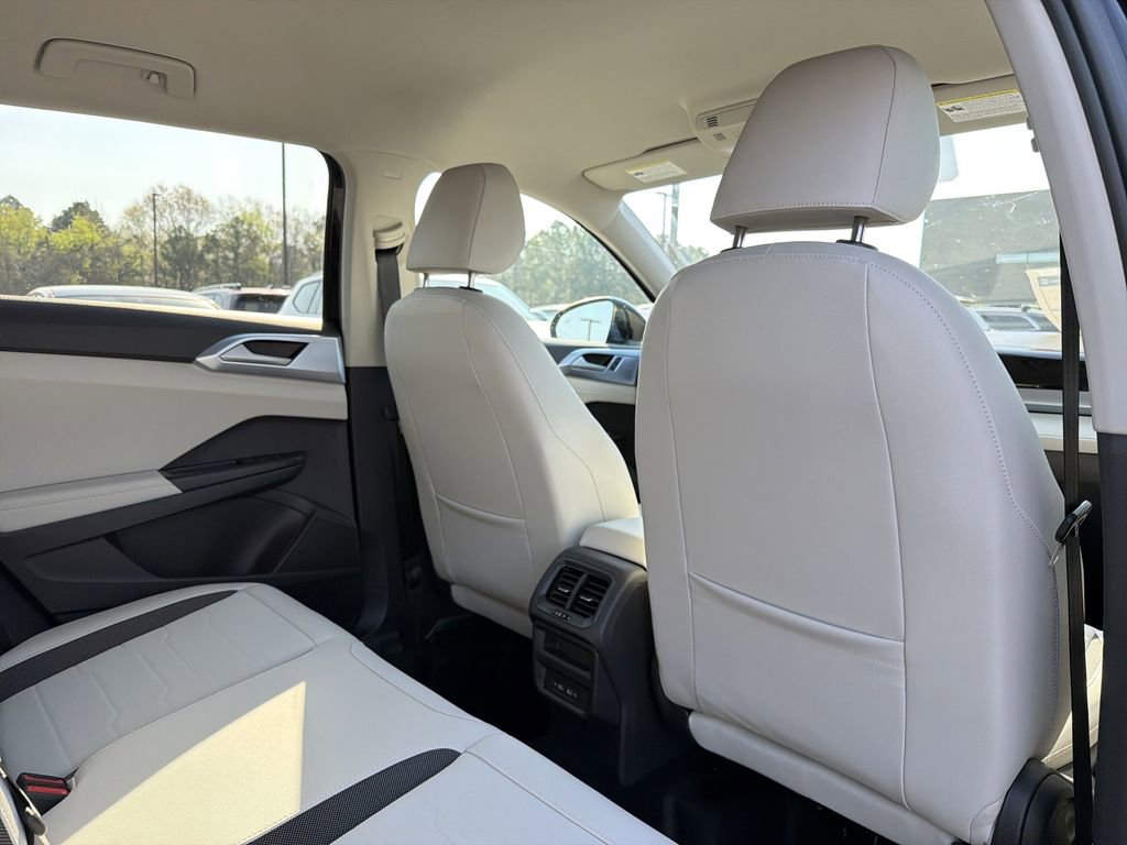 New 2026 Volkswagen Taos SE image 17