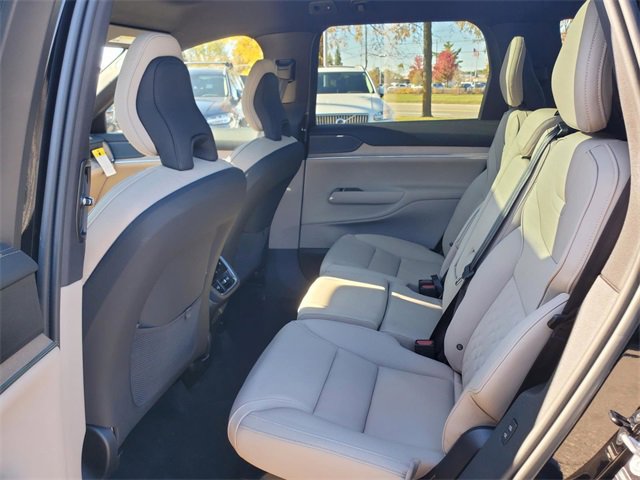 New 2025 Volvo EX90 Plus w/ Protection Package Premier image 24