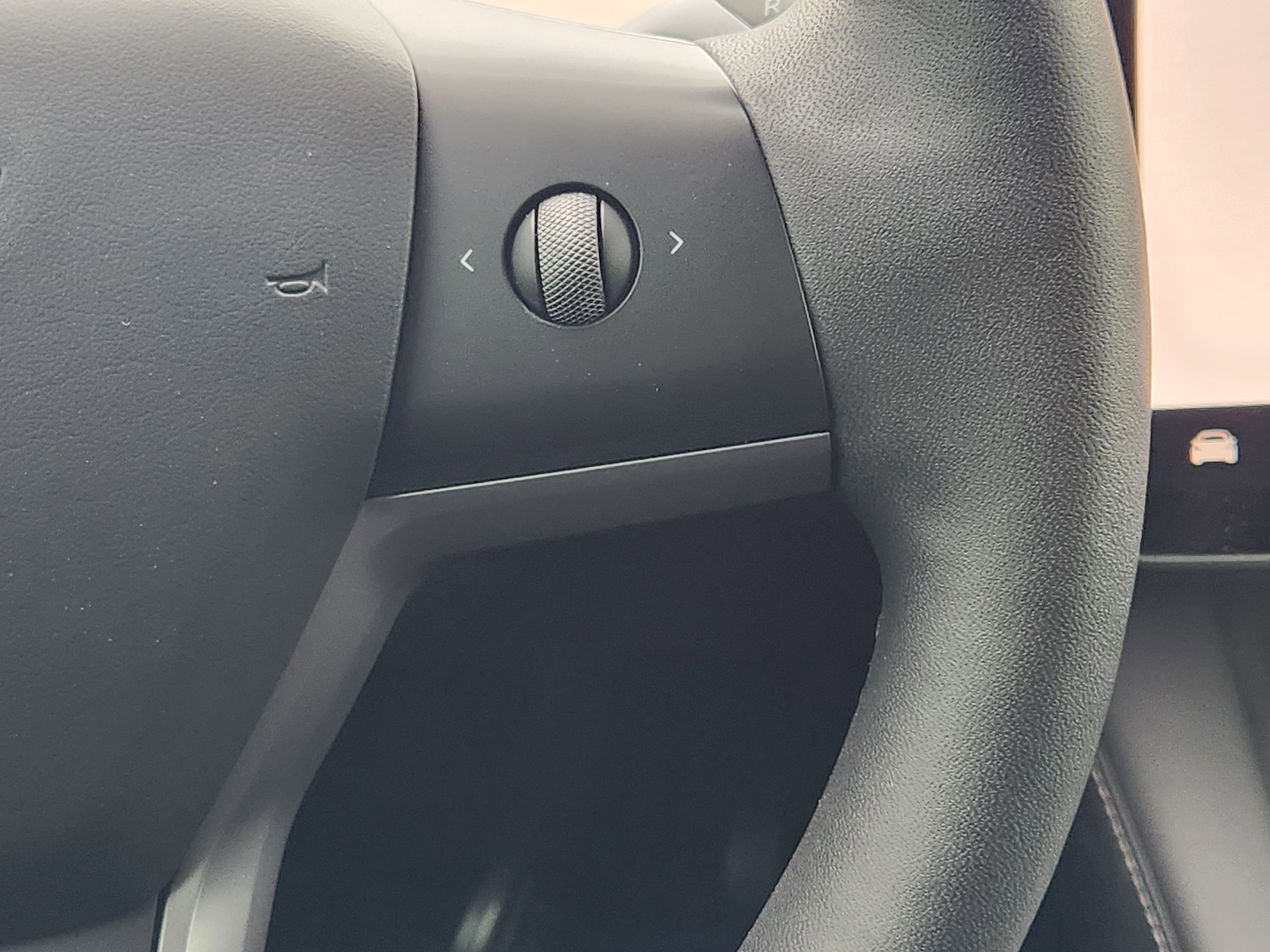 Used 2023 Tesla Model Y Long Range image 28