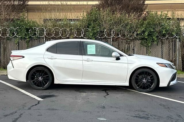 Used 2021 Toyota Camry XSE image 7