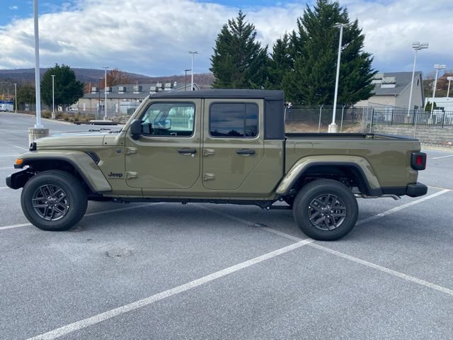 New 2026 Jeep Gladiator Sport AWD/4WD image 4