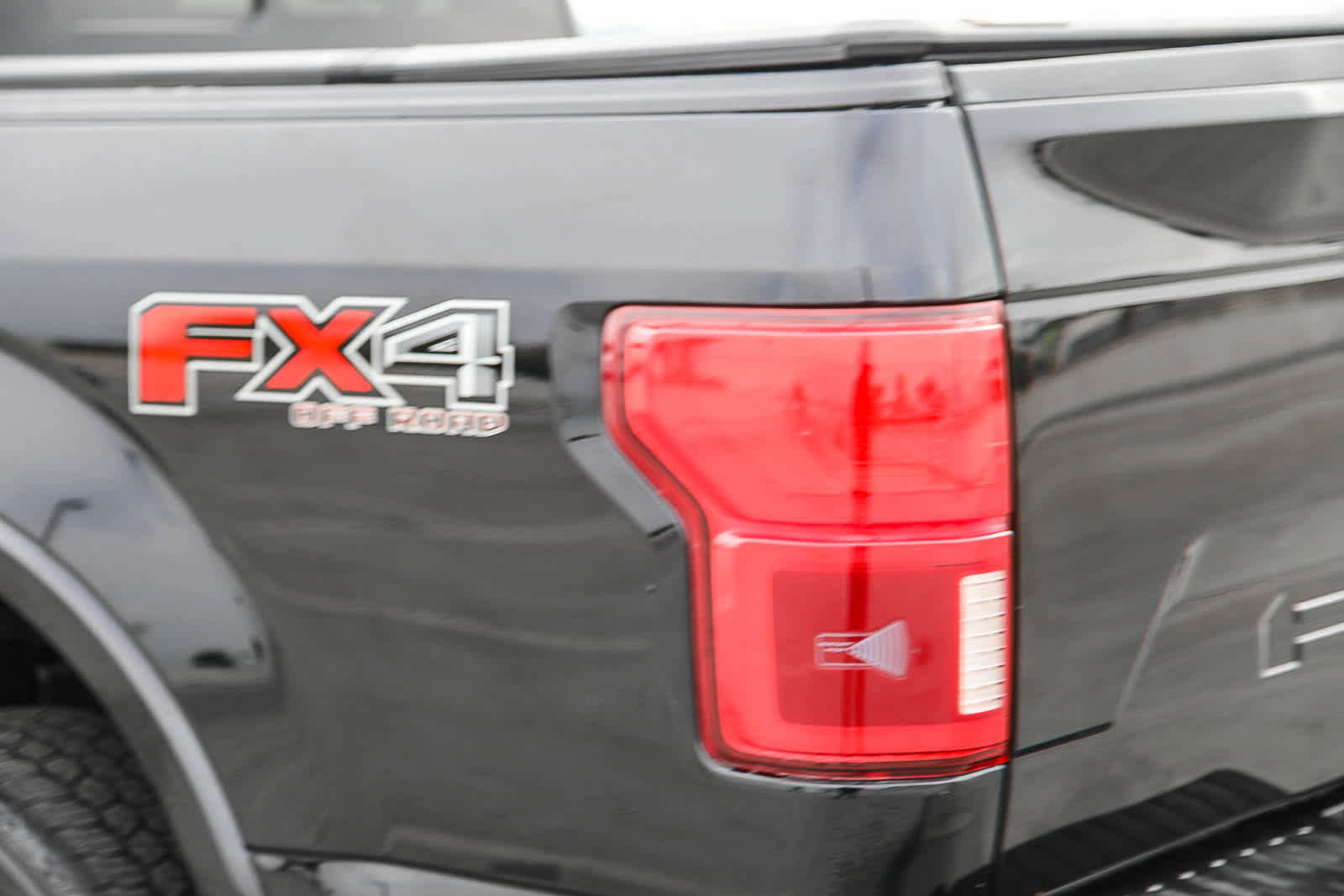 Used 2018 Ford F150 Lariat w/ Equipment Group 502A Luxury image 9