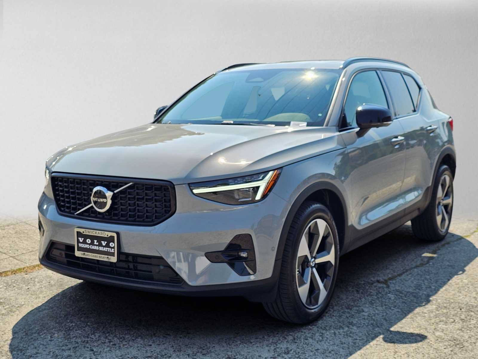 New 2026 Volvo XC40 B5 Plus w/ Protection Package Premier AWD/4WD image 7