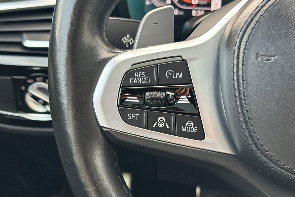 Used 2022 BMW M550i xDrive M550i xDrive w/ Dynamic Handling Package image 27