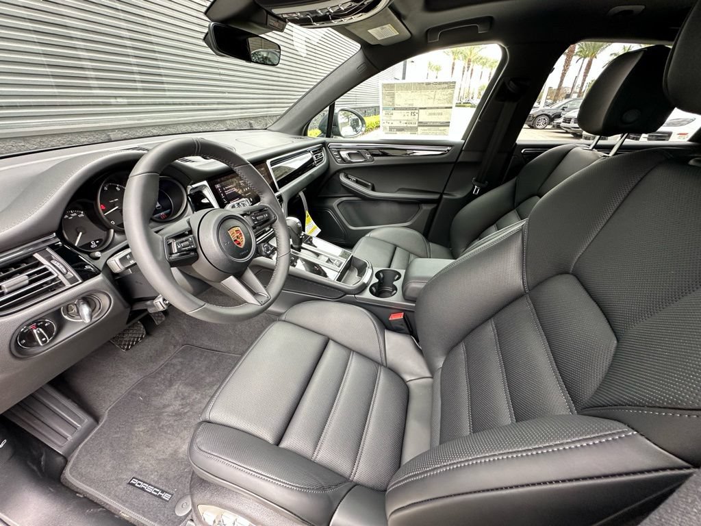 Used 2026 Porsche Macan Turbo AWD/4WD image 4