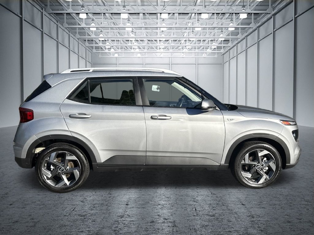 Used 2025 Hyundai Venue SEL FWD image 10