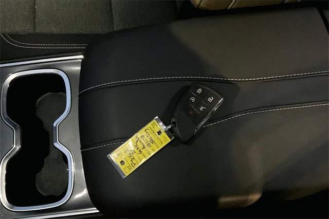 Used 2025 GMC Acadia Elevation image 36