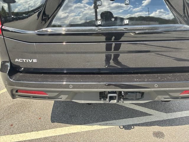 Used 2025 Ford Expedition Active RWD image 3