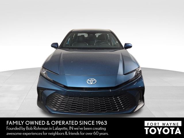 Used 2025 Toyota Camry SE FWD image 3