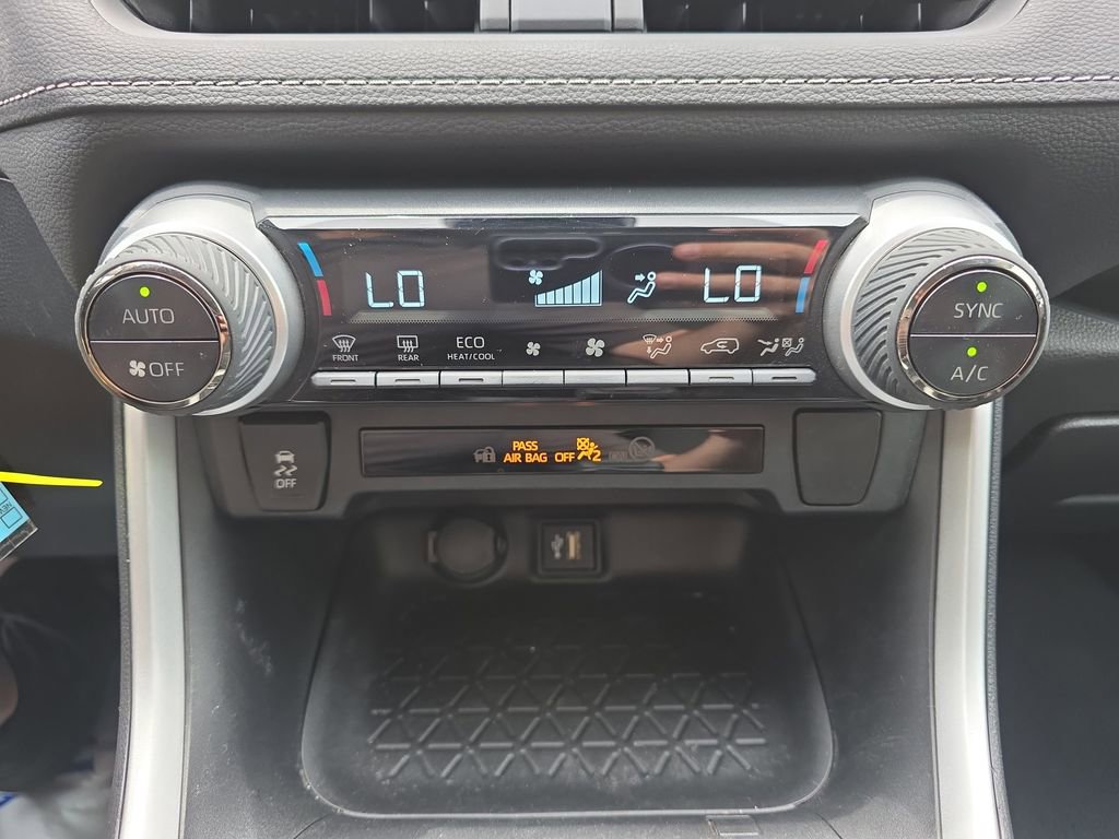 Used 2023 Toyota RAV4 LE AWD/4WD image 26