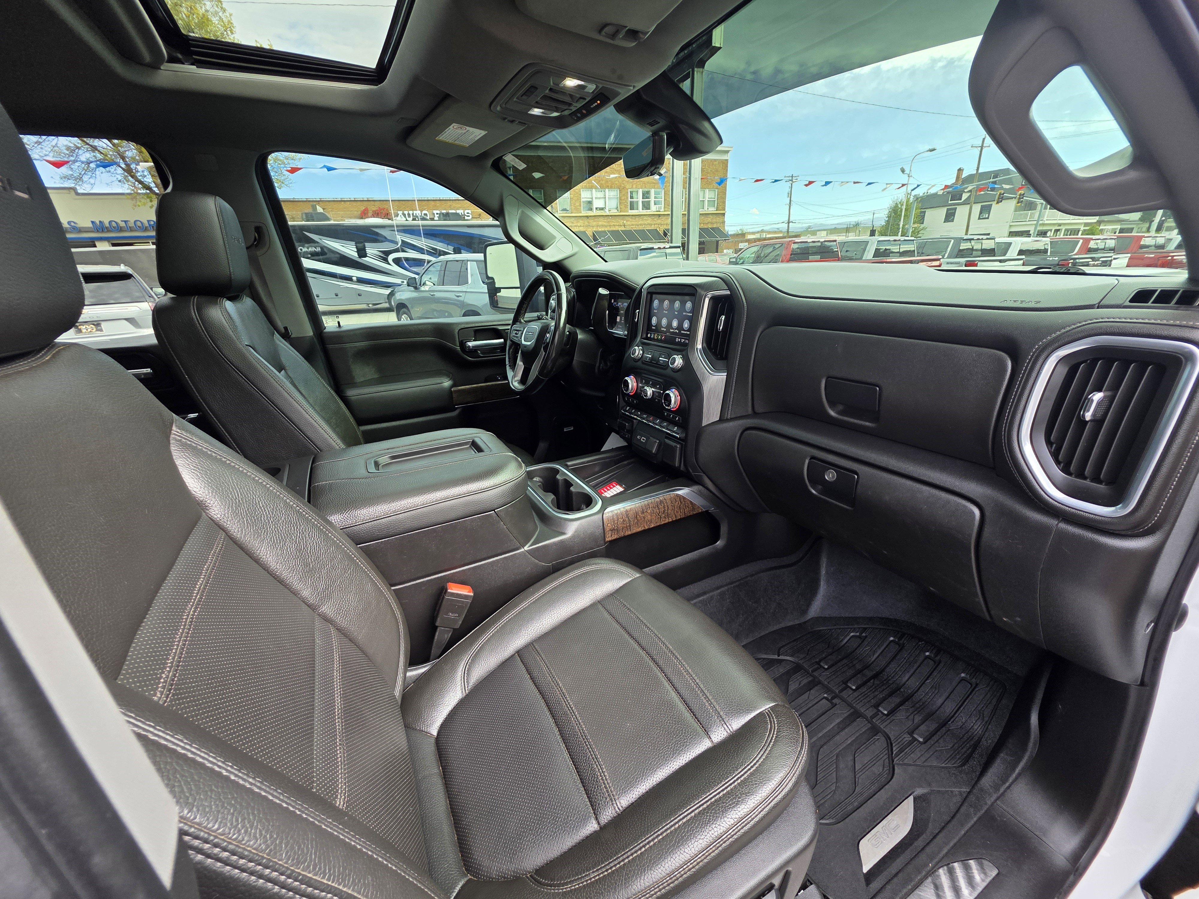 Used 2022 GMC Sierra 3500 Denali w/ Denali Ultimate Package image 26