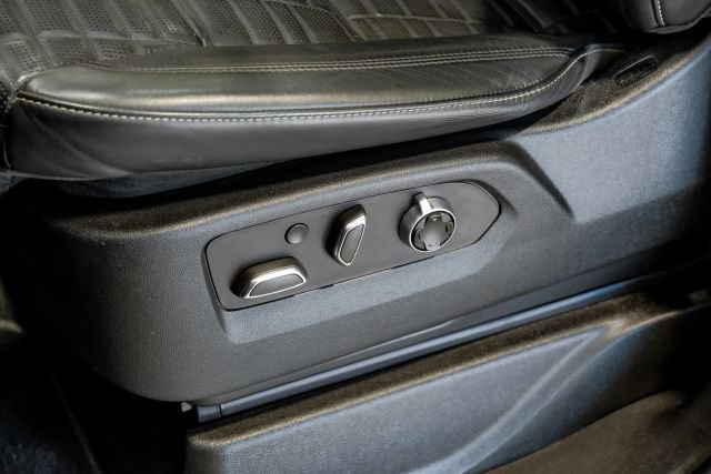 Used 2022 Cadillac Escalade ESV Sport Platinum w/ Heavy-Duty Trailer Package AWD/4WD image 53