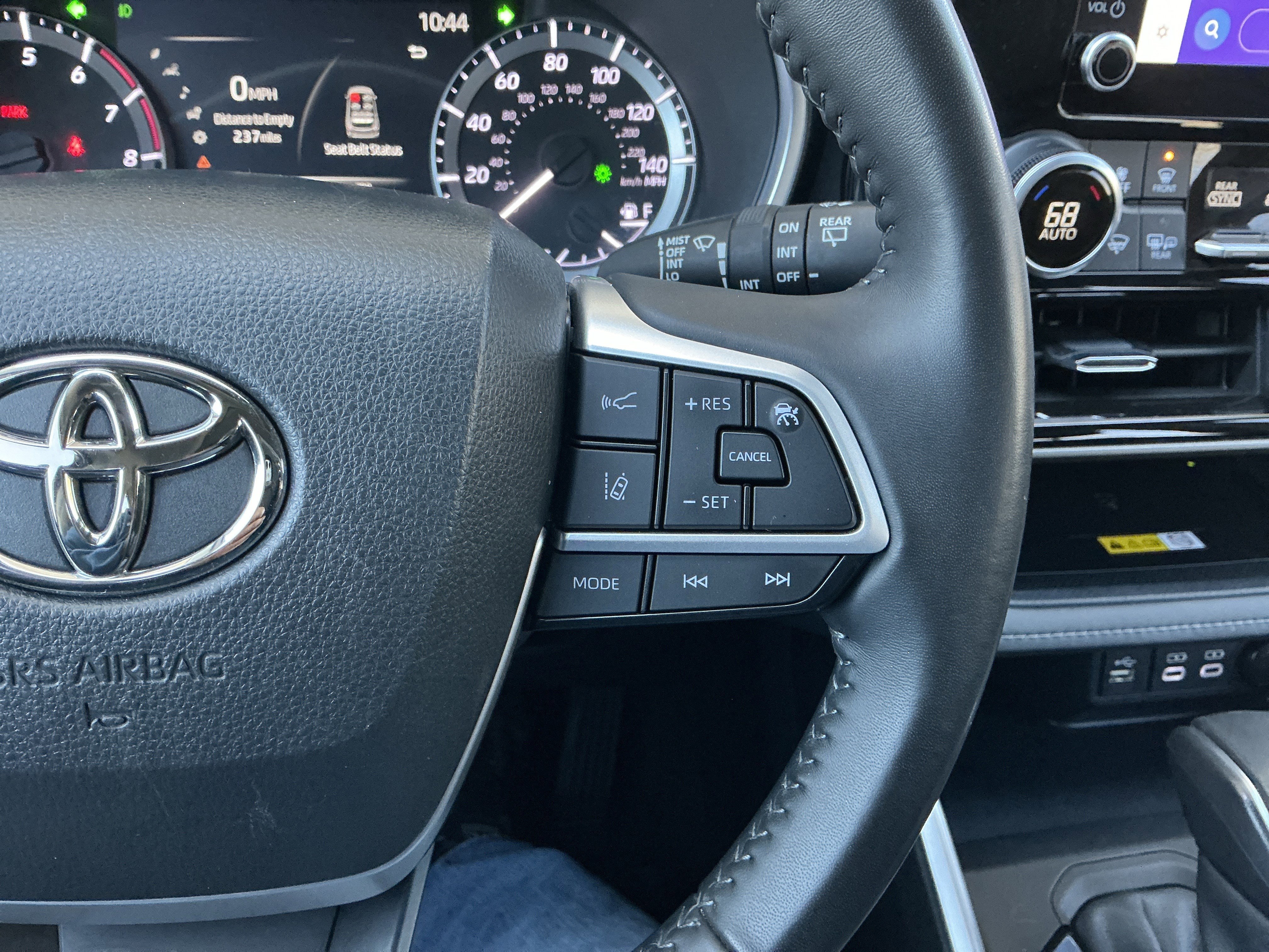 Used 2023 Toyota Highlander XLE image 13