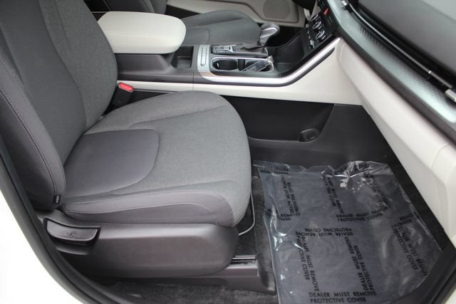 Certified 2024 Kia Carnival LX FWD image 30