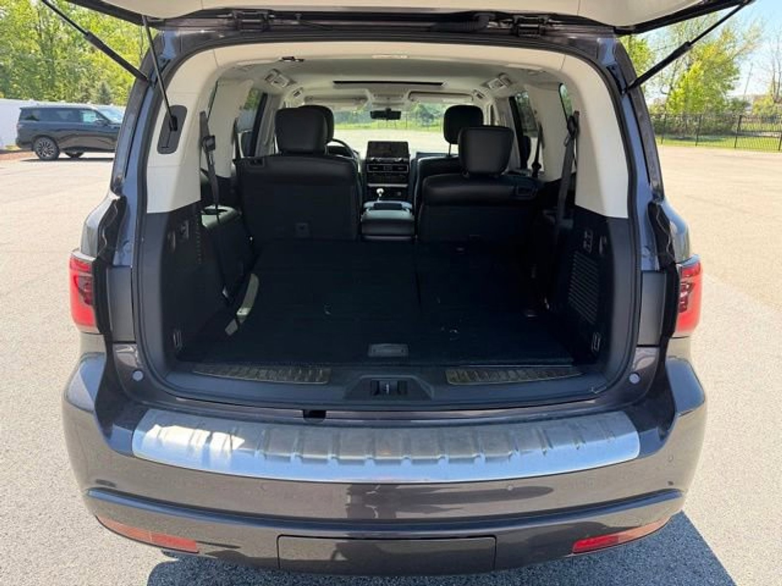 Used 2023 INFINITI QX80 Luxe w/ Cargo Package AWD/4WD image 20