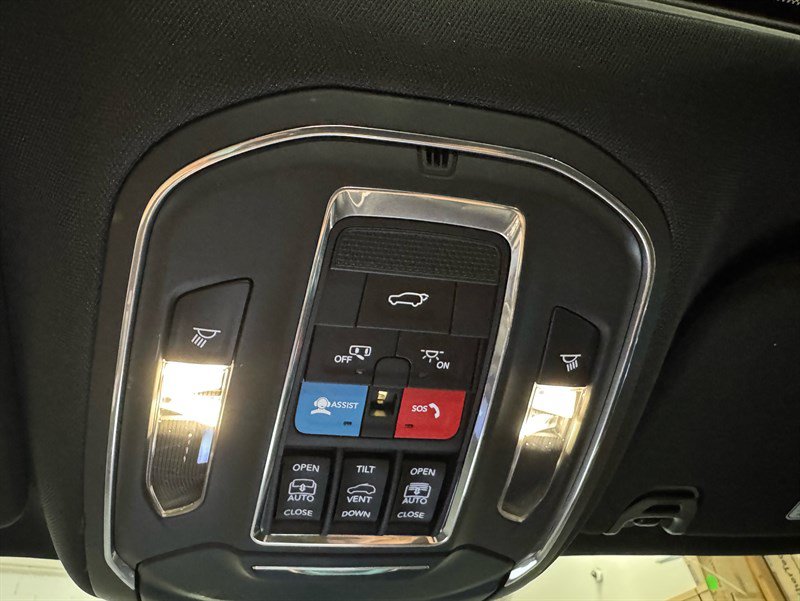 Used 2023 Jeep Wagoneer 4WD w/ Premium Group I image 22