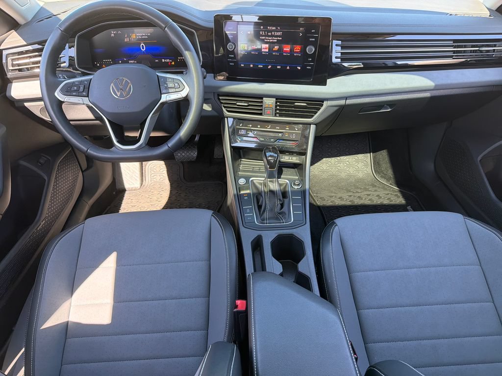 Used 2025 Volkswagen Jetta SE FWD image 20