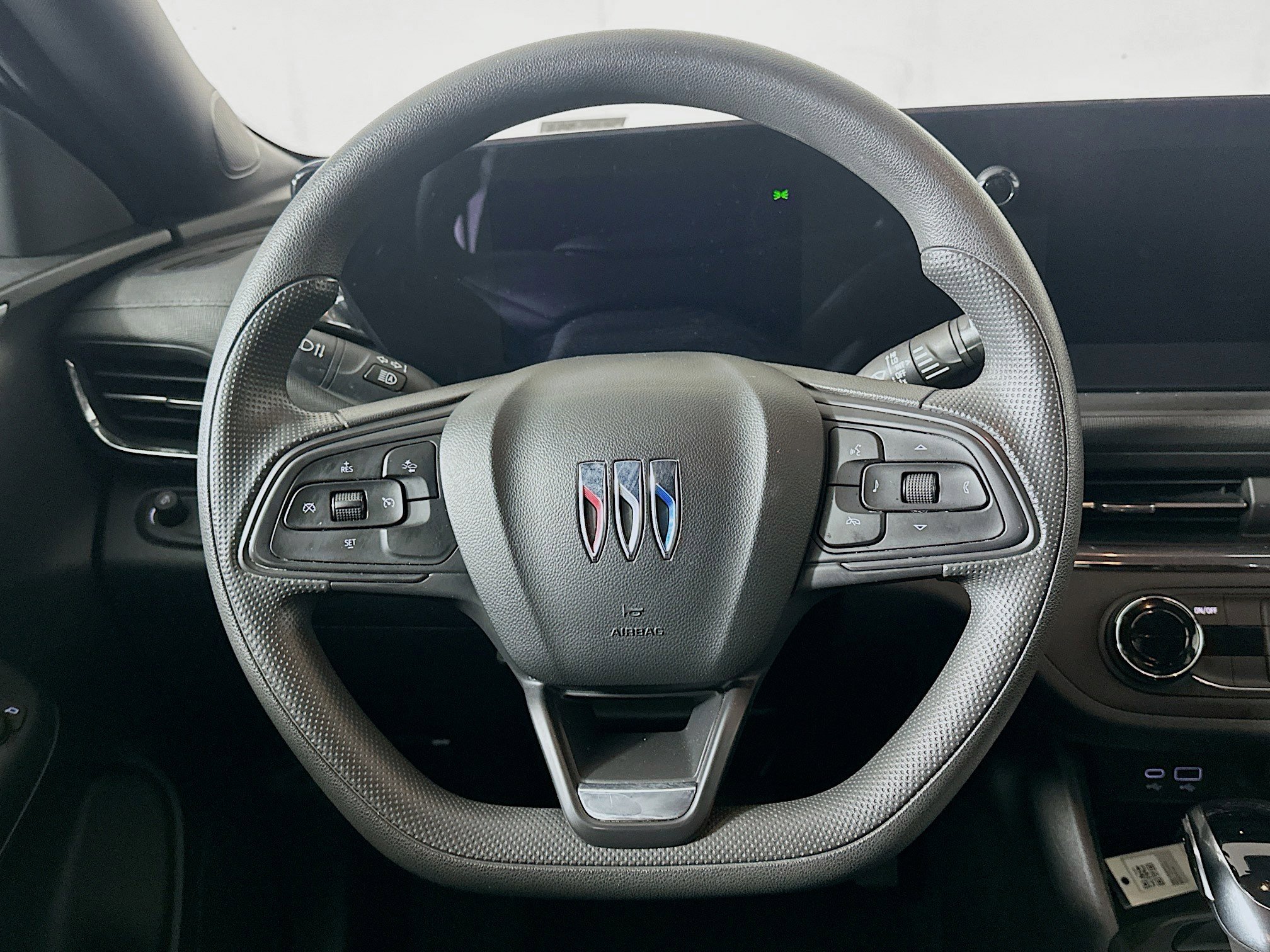 Used 2025 Buick Envista Preferred image 17