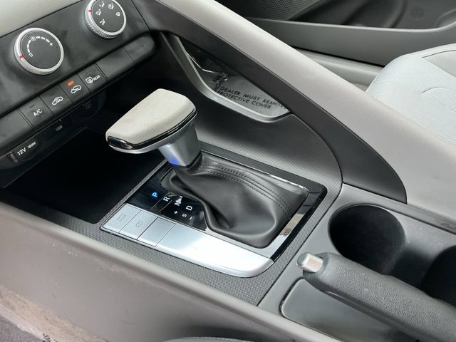 Certified 2024 Hyundai Elantra SE FWD image 31