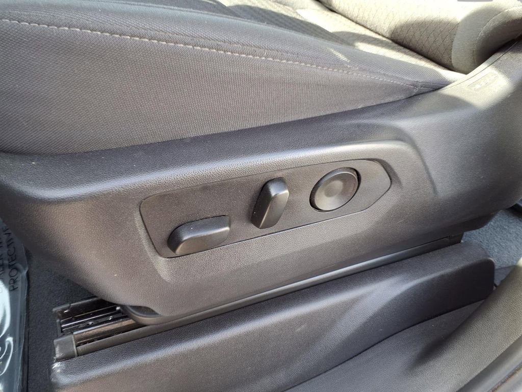 Used 2025 Chevrolet Silverado 2500 LT w/ Convenience Package image 23