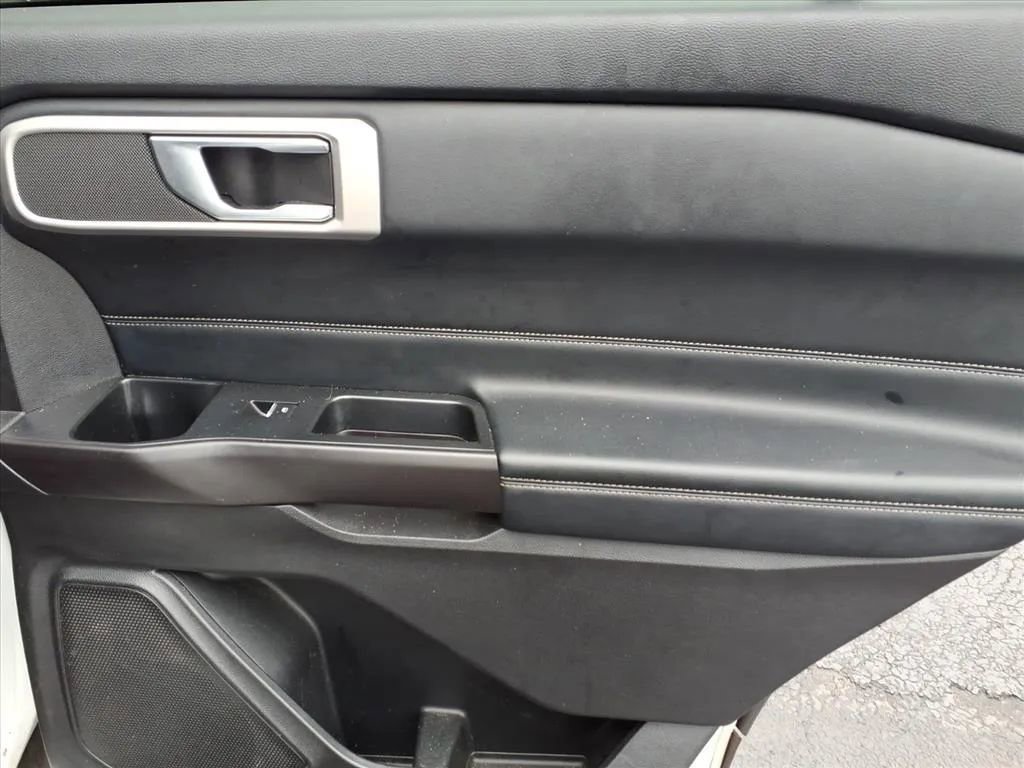 Used 2020 Ford Explorer XLT w/ Equipment Group 202A image 14