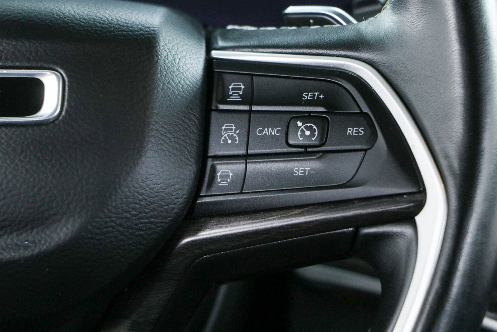 Used 2021 Jeep Grand Cherokee L Limited RWD image 14