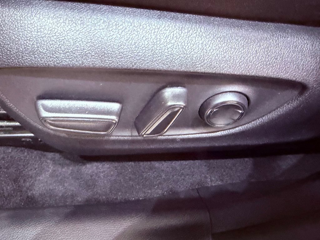 Used 2022 Toyota RAV4 XLE AWD/4WD image 19