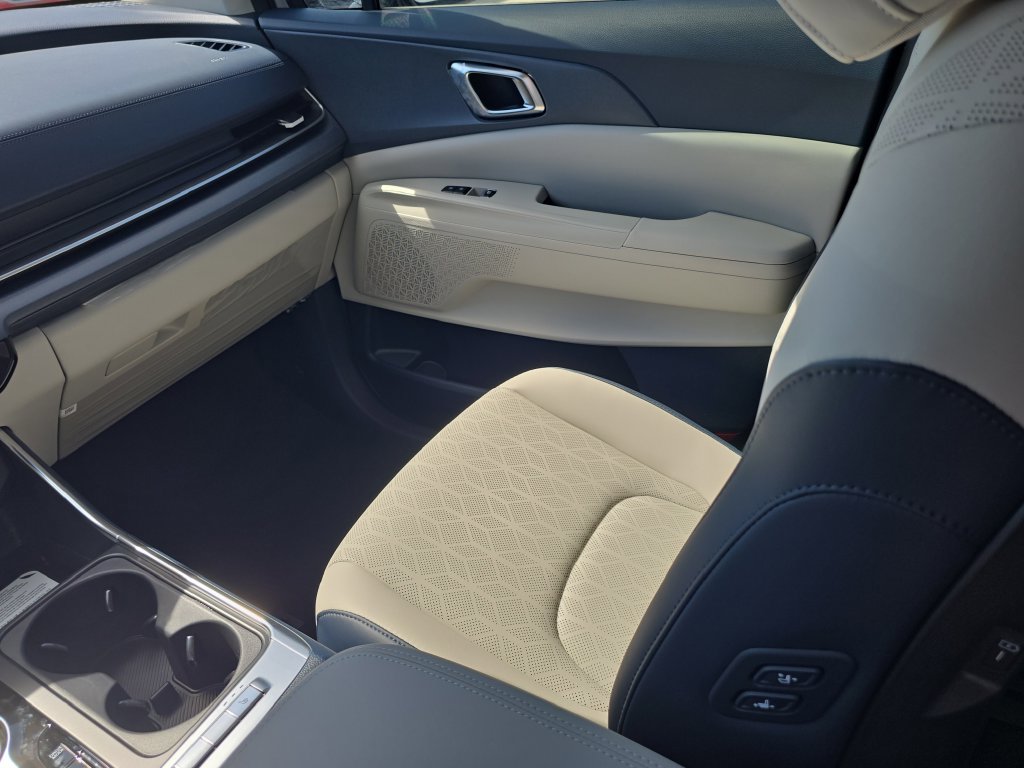 New 2026 Kia Carnival EX FWD image 16